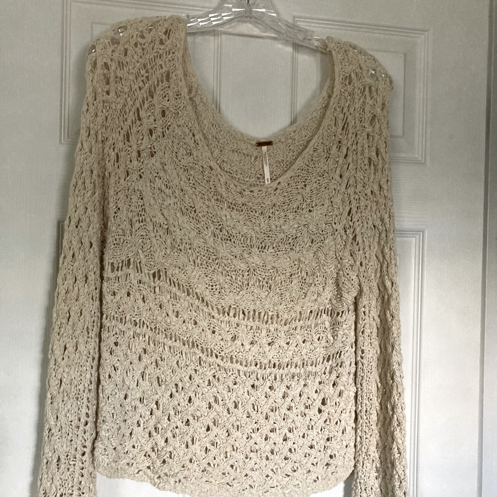 Free People beige knit cozy sweater! Never worn!